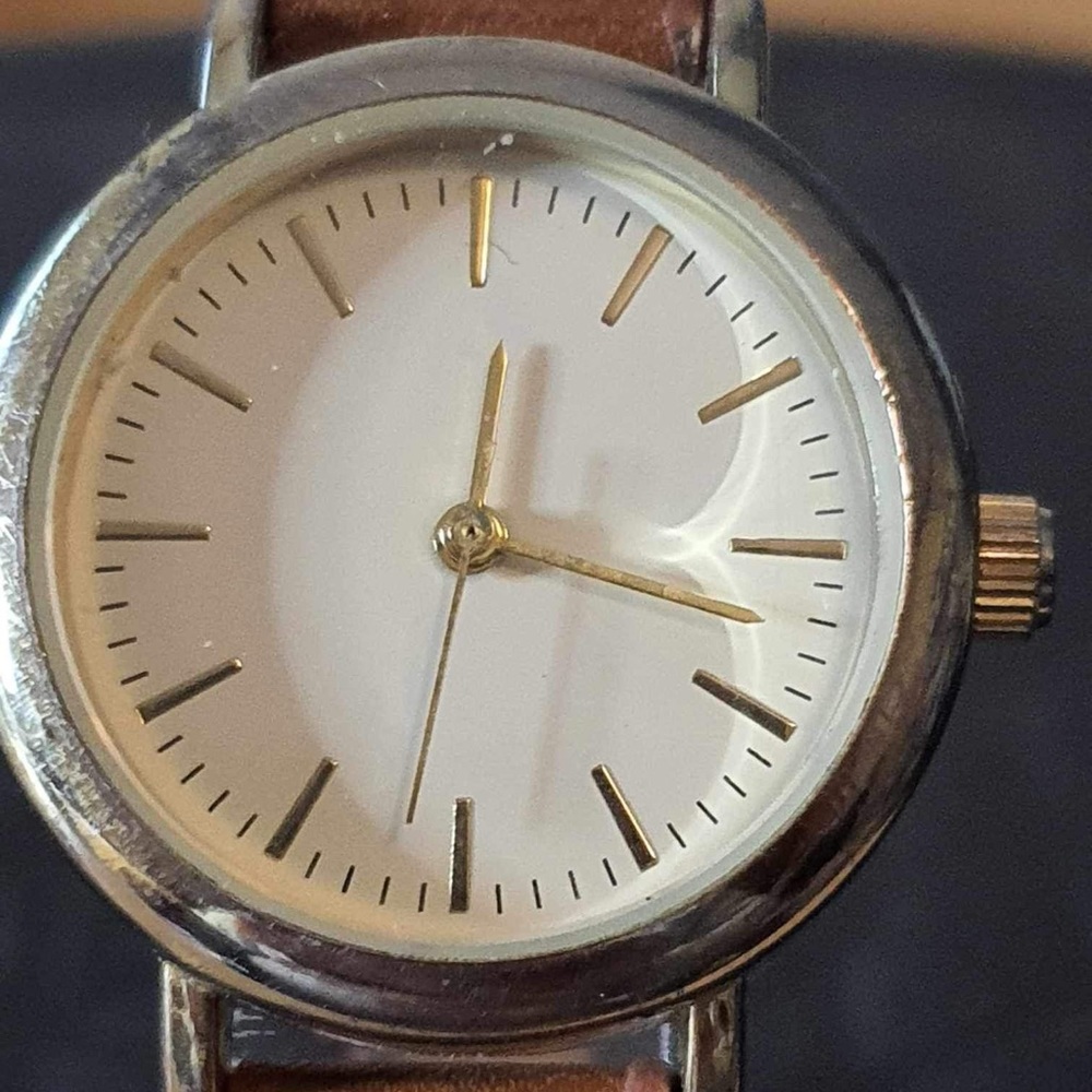 🦋10/$20🦋 FMDAND501 Goldtone/White Brown Leather Women's Watch